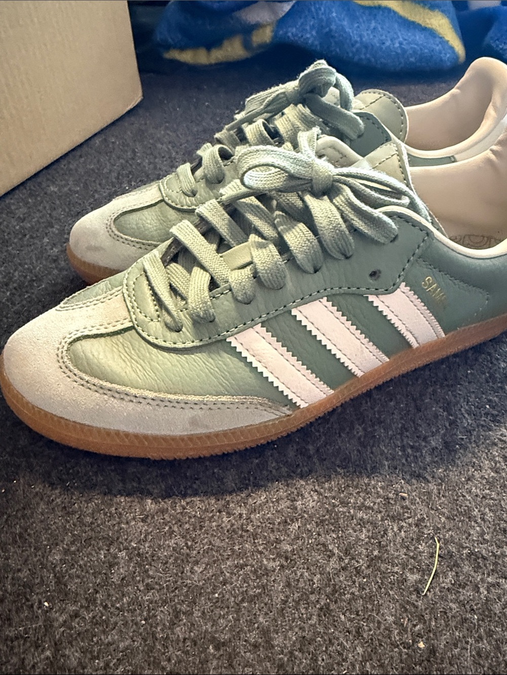 adidas Samba Sneakers in varsity Green, White & Gum - Picture 3 of 6